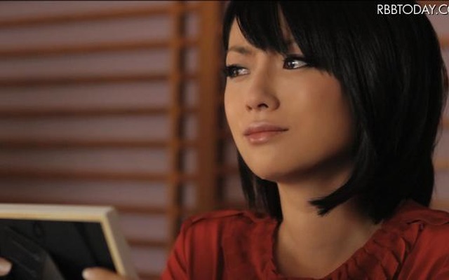 深田恭子が大号泣、そのわけは……～RAM WIREの新曲PVで見せた迫真演技 映画のスピンオフ的内容のクリップで、迫真の演技をする深田恭子。
