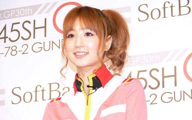 連邦軍の制服姿で登場したゆうこりん 連邦軍の制服姿で登場したゆうこりん