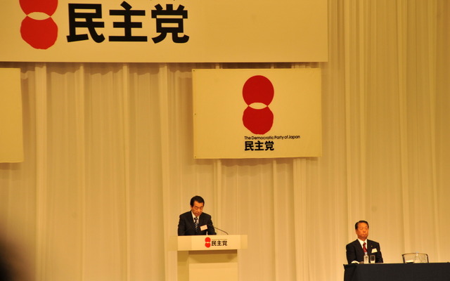 決意表明に臨む小沢、菅両候補（14日午後　港区）　撮影＝石田信一郎