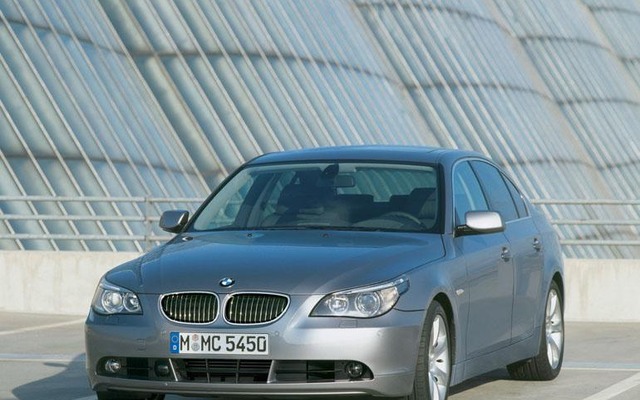 BMW『5シリーズ』に追加---7シリーズと同じエンジン