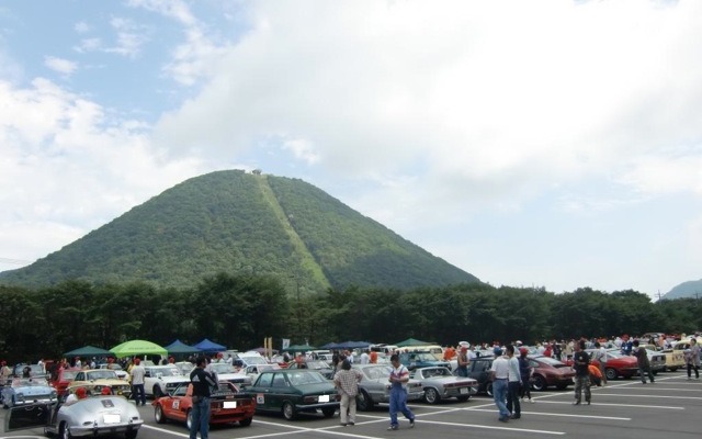 19日、榛名湖畔駐車場（群馬県高崎市）