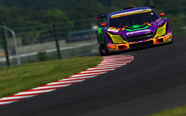 SUPER GT 最終戦、エヴァンゲリオンレーシング専用席で応援（C）Khara