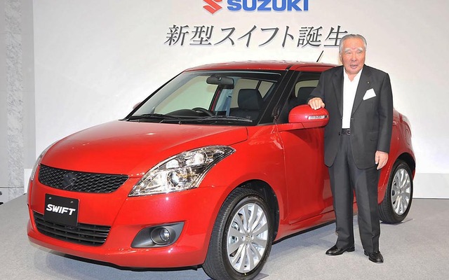 鈴木修会長と新型スイフト