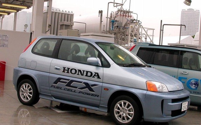 ホンダが民間企業に燃料電池自動車『FCX』を販売