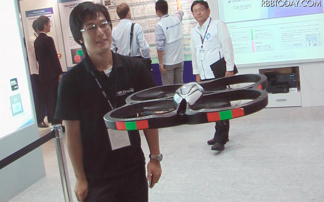 「AR.Drone」のデモ 「AR.Drone」のデモ