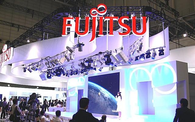 ナノテクからスパコンまで幅広い展示を行う富士通のブース ナノテクからスパコンまで幅広い展示を行う富士通のブース