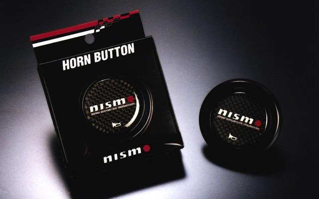 登場! モモと組み合わせて高級「ホーンボタン」---ニスモ 登場! モモと組み合わせて高級「ホーンボタン」---ニスモ