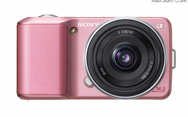 小型一眼デジタルカメラ、NEX-3、ソニー 「NEX-3」の新色ピンクで広角レンズ装着時