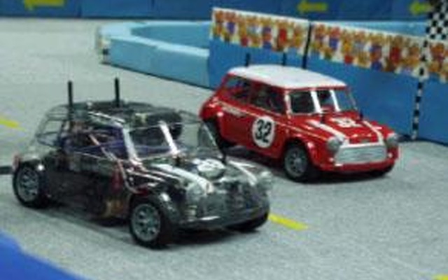 東京〜ソウル、インターネット遠隔操作のラジコンカーレース