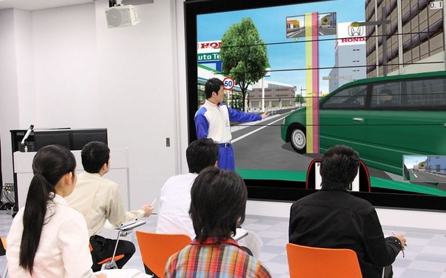 運転者の危険予測能力を高めるための教育機器、ホンダ動画KYT（危険予測トレーニング）