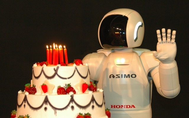 10歳の誕生日を迎えたASIMO