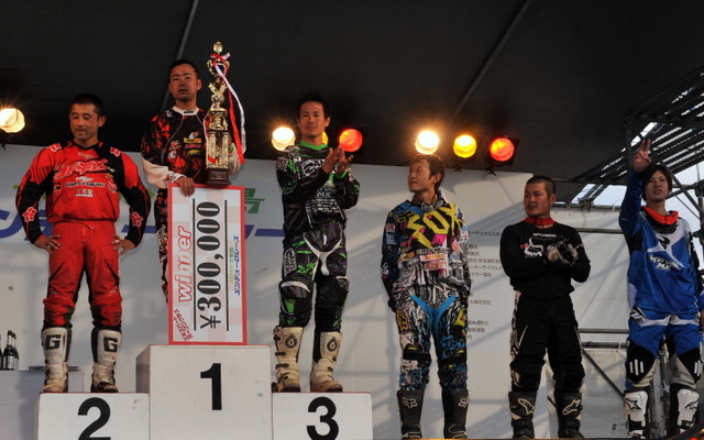 三宅島初のエンデューロレースに記録を刻んだ選手たち　撮影＝中島みなみ