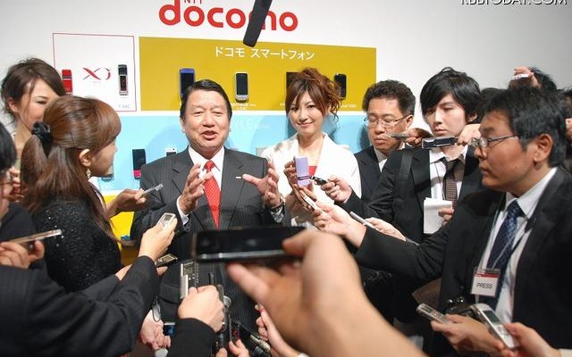 山田社長はイベント後の囲み取材にて、2014年の同社の携帯契約数を6,000万程とした場合、約4分の1の1,500万がLTEになっているのではと述べた 山田社長はイベント後の囲み取材にて、2014年の同社の携帯契約数を6,000万程とした場合、約4分の1の1,500万がLTEになっているのではと述べた
