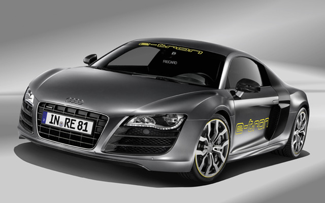 R8 eトロン クワトロ