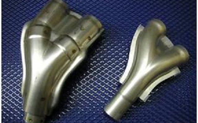 プレス成形法による二重管式エキゾーストマニホールド