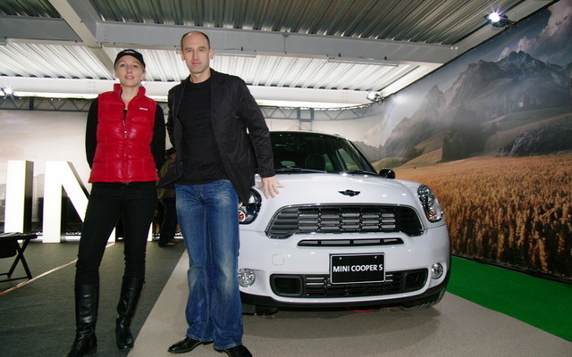MINIディビジョン本部長　バ−トラ・シュネック氏（右）とMINIマーケティング・ディビジョン ローンチマネージャー、ミカエラ・キミガー氏