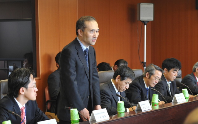 冒頭で挨拶に立った国土交通省・河田守弘自動車情報課長　撮影＝中島みなみ