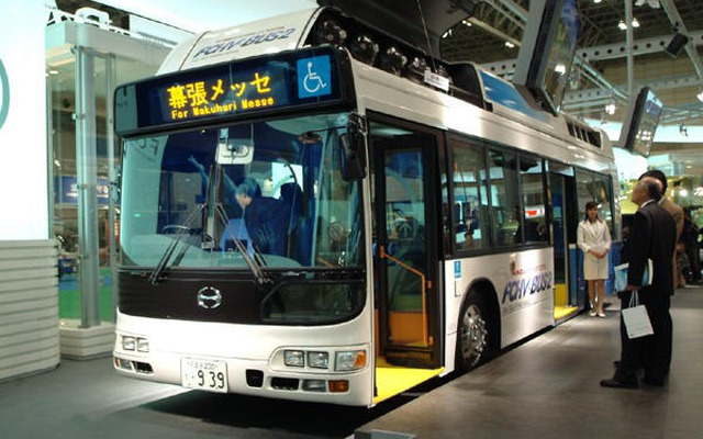 燃料電池バス、発車オーライ!　都バスで運行開始