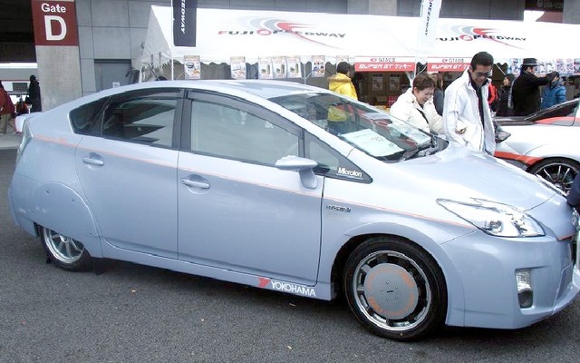 ブルーアースを装着したエアロプリウス YURASTYLE neo