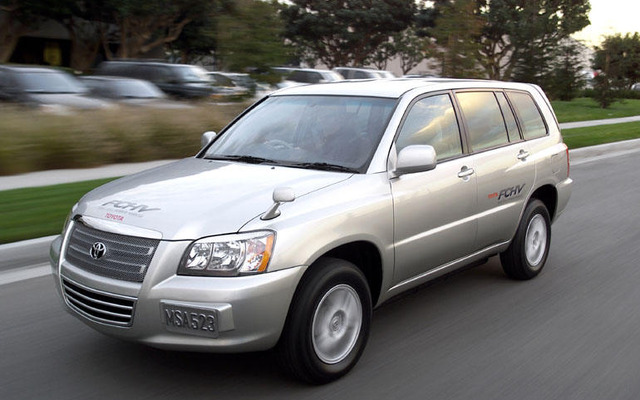 トヨタ、『FCHV』を民間4社と自治体に納車