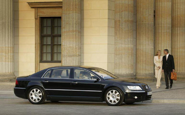 【フランクフルトショー2003出品車】VW『フェートン』ロングホイールベース…頂上へ