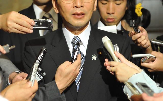 国会内で会見に応じる大畠章宏経産相　撮影＝中島みなみ