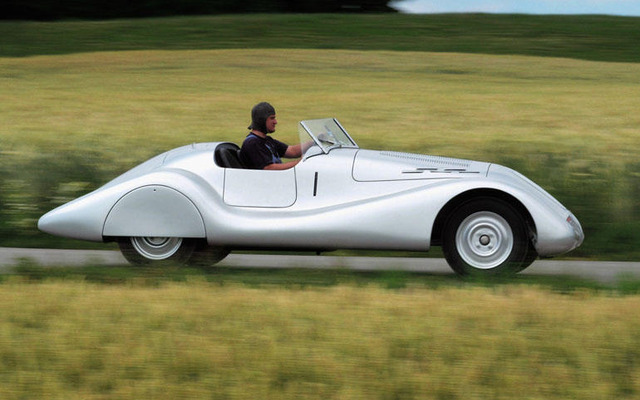 アウディが65年前の名車を復元