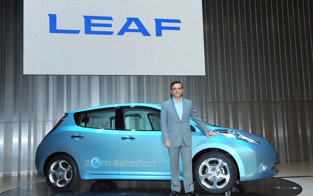 カルロス・ゴーンCEOと リーフ