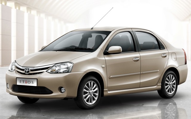インド向けの新型車 エティオス 発表