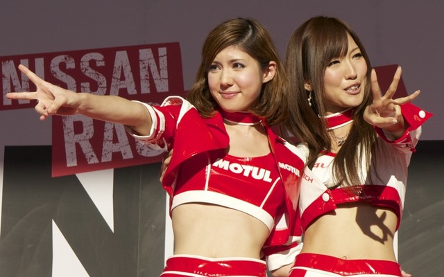 NISMOフェスティバルに、日産チームのレースクイーンが集合した。