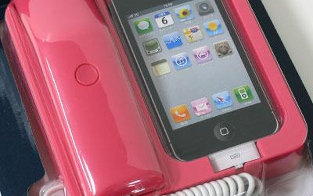 iPhoneが固定電話に?!受話器を使って通話できる「Phone×Phone」登場 「Phone×Phone」（ピンク）