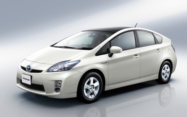 登録車販売ランキングで2010年11月まで19か月連続トップのプリウス