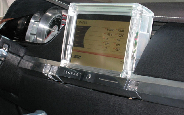 【フランクフルトショー2003速報】運転席からカーナビ、助手席からビデオ