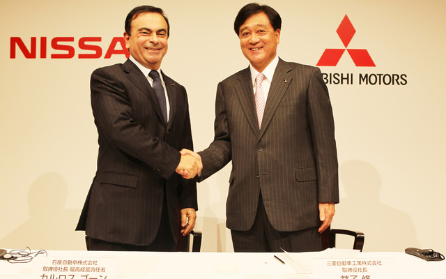 日産カルロス・ゴーン社長と三菱益子修社長（12月14日の会見にて） 