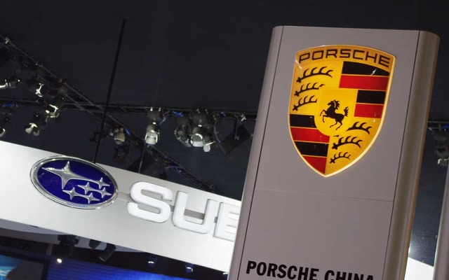 スバルは超高級車展示エリアにブースを構えた