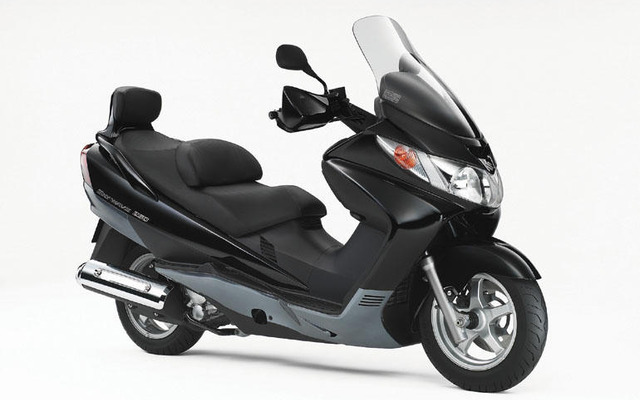 スズキ、大型スクーター『スカイウェイブ250/400』に冬季仕様