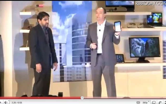 「GALAXY Tab」のWi-Fi版が第1四半期にリリース。左がOmar Khan氏 「GALAXY Tab」のWi-Fi版が第1四半期にリリース。左がOmar Khan氏