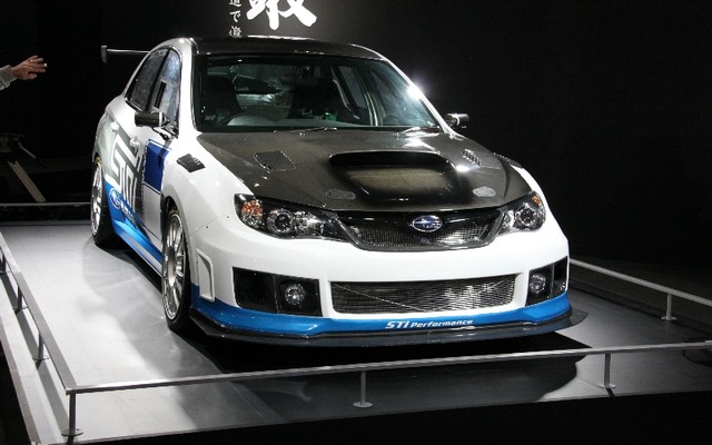 スバル。ニュルブルクリンク24時間レースのためのテストカー。この車でデータを集め本番車両を開発していく
