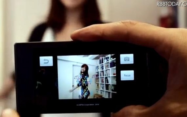 被写体の動きに合わせ、音符がリアルタイムで浮かび上がる 被写体の動きに合わせ、音符がリアルタイムで浮かび上がる