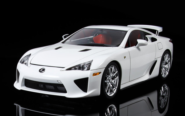 1/24サイズのレクサスLFA