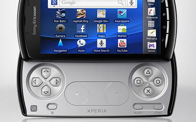 Sony Ericsson、ゲーム機と融合したスマートフォン「XPERIA PLAY」を公開！ Xperia PLAY Xperia PLAY