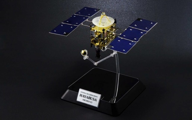 大人の超合金小惑星探査機はやぶさ