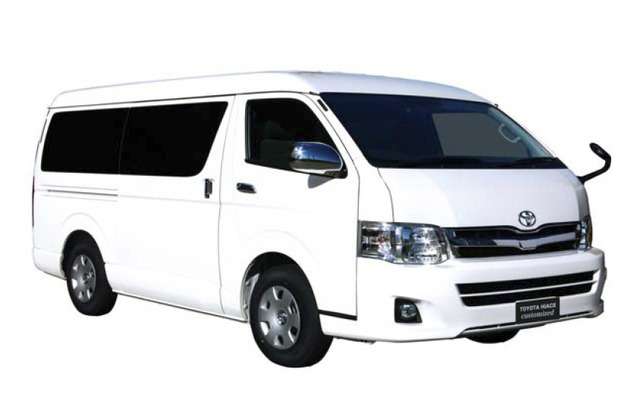 トヨタ車体が販売する「ハイエース特別架装」は右側にもスライドドアを追加した