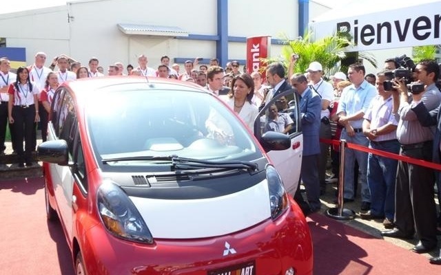 i-MiEV。コスタリカでの販売開始セレモニー