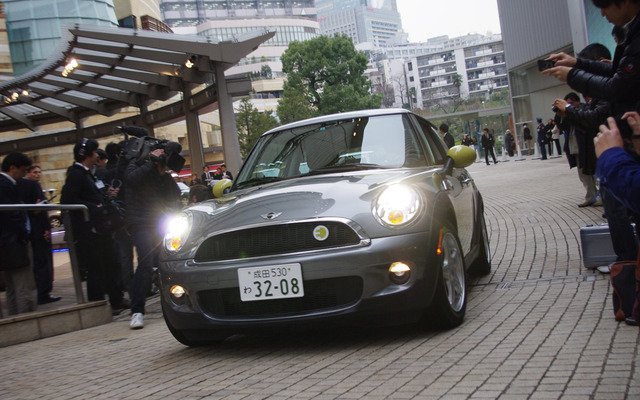 3月1日、六本木ヒルズでMINI E の引渡式がおこなわれた