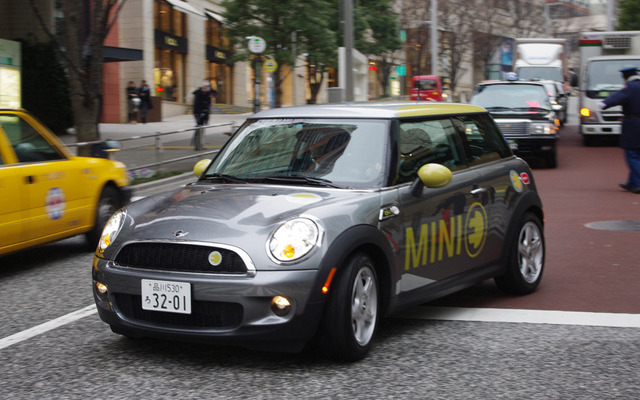 3月1日、六本木ヒルズでMINI E の引渡式がおこなわれた
