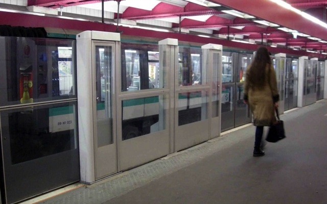 1号線駅で設置が進むホームドア