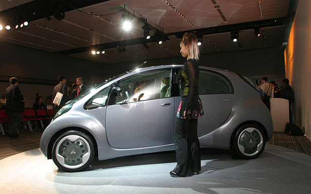【東京ショー2003出品車】コンセプトは普遍的……三菱『i』