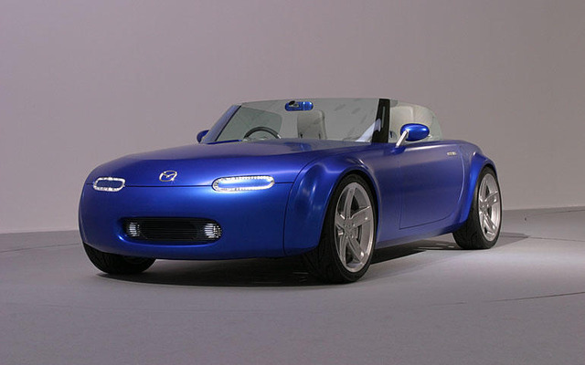 【東京ショー2003出品車】新世代ロードスターの呼吸を感じろ…マツダ『息吹』