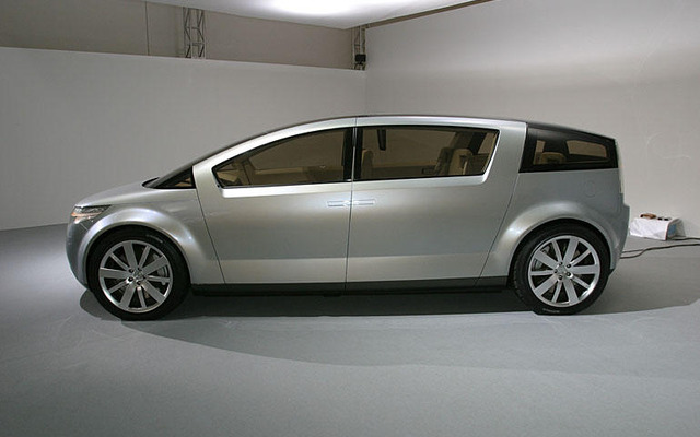 【東京ショー2003出品車】機能デザインが羽ばたく…マツダ『鷲羽』